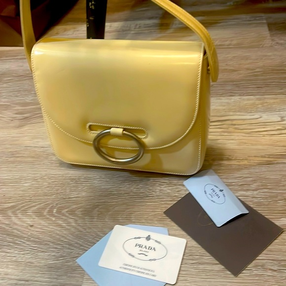 White Prada shoulder bag with authenticity card - Picture 1 of 16